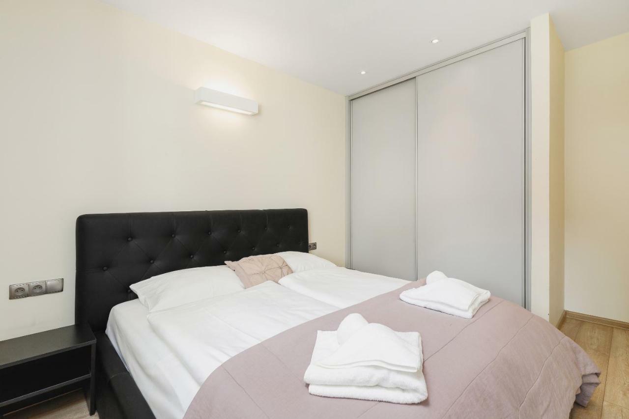 Apartments Cracow Miodowa By Renters Краков Экстерьер фото